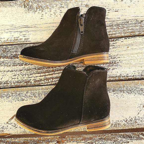 Black ankle booties - Picture 3 of 7